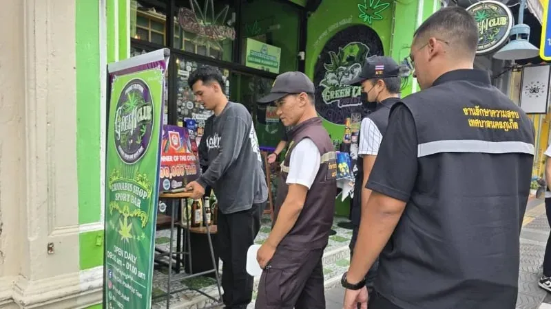 Phuket Town launches crackdown on blocked footpaths and road encroachments