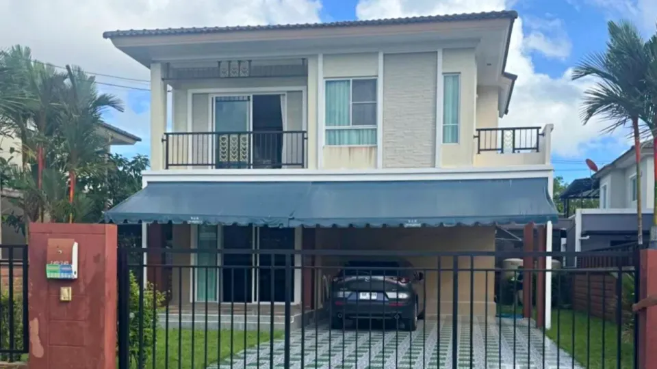 Police hunt burglars after gold and cash worth more than 6 million baht stolen from Kathu home