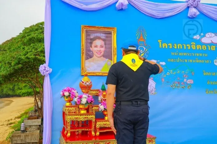 Phuket célèbre l’anniversaire de la reine Suthida par le relâcher de tortues marines et de requins-bambous
