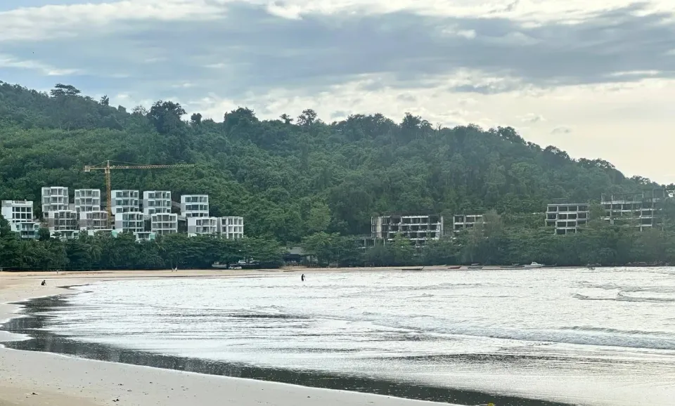 Thailands Regierung treibt „Phuket Model“ im Sirinat Park mit Land-Durchgreifen und Boat-Taxi-Plan voran