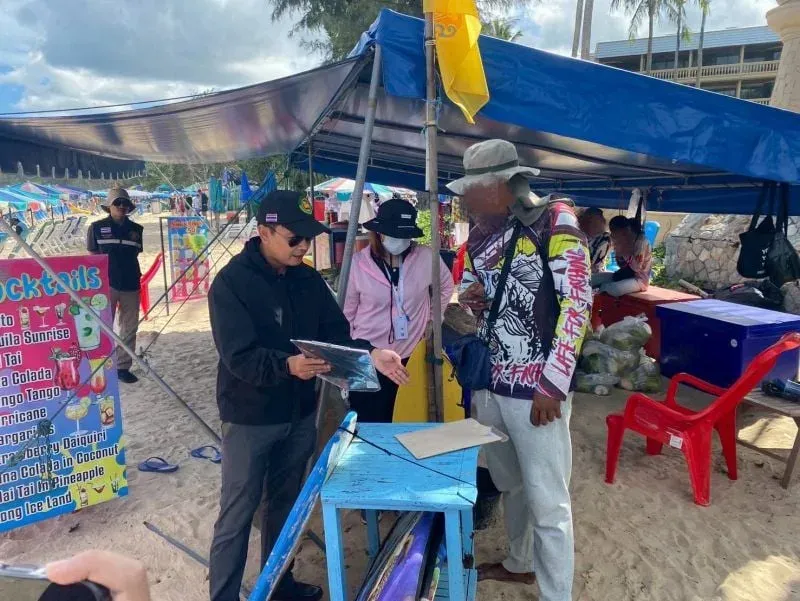 Karon Municipality files complaints against illegal beach vendors