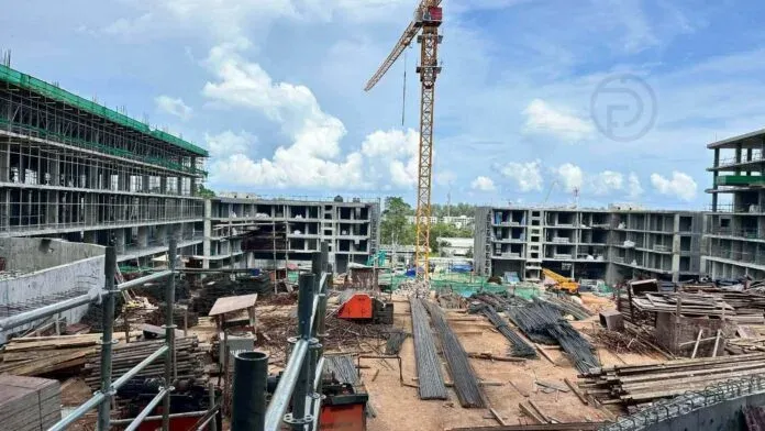 Phuket के villa construction site पर 16 Chinese nationals और 62 Myanmar workers गिरफ्तार
