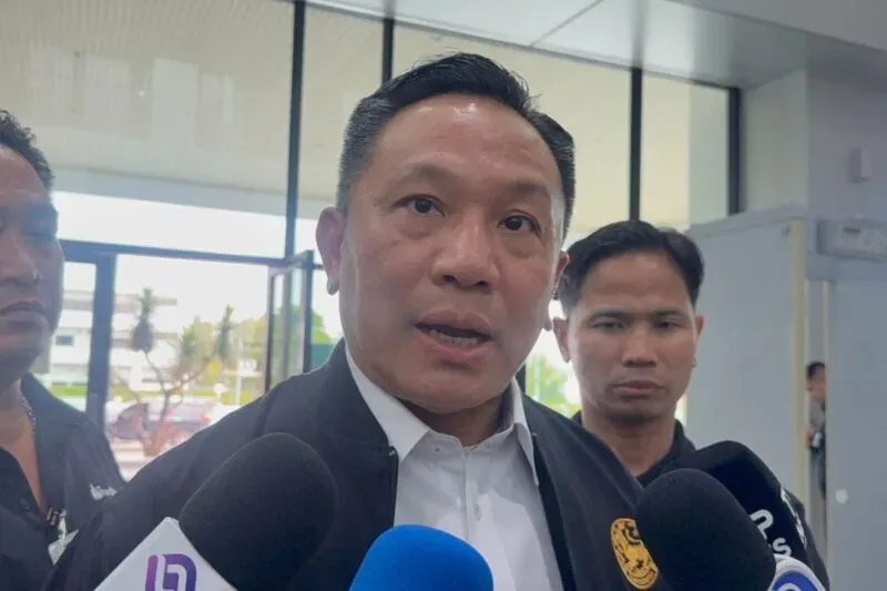 Phuket governor accepts transfer to Interior Ministry amid local conflict