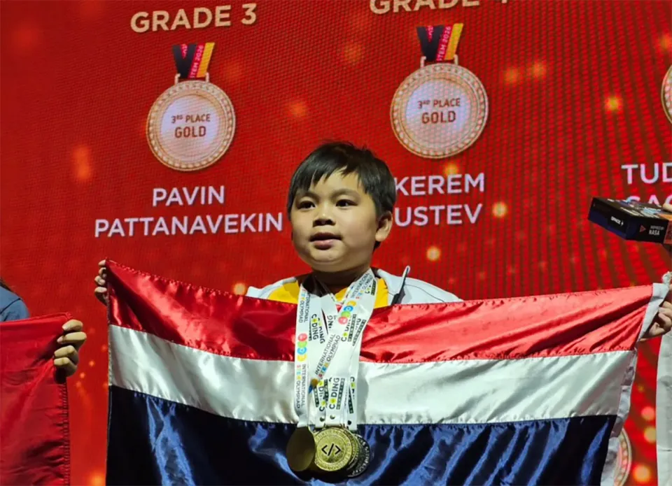À Phuket, un enfant de neuf ans remporte deux titres mondiaux de programmation à Rome