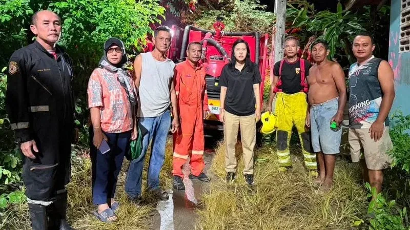 Incendio en una vivienda de Thepkrasattri se propaga a dos casas vecinas