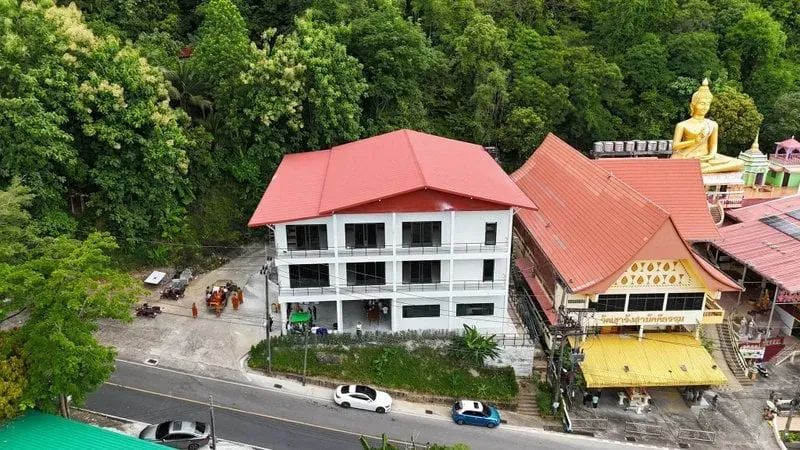 Free 99-bed accommodation facility opens for Vachira Phuket patients