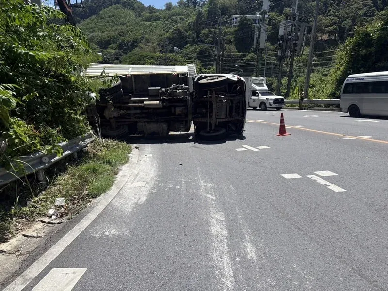 Truck overturns on Patong-Karon coastal road