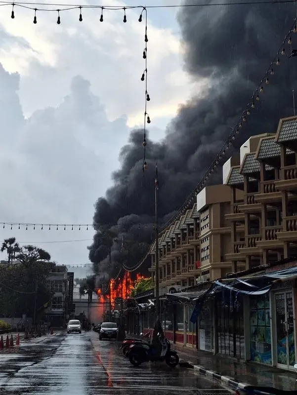 حريق يلحق أضراراً بمطعم فندقي ومنتجع سبا في Karon