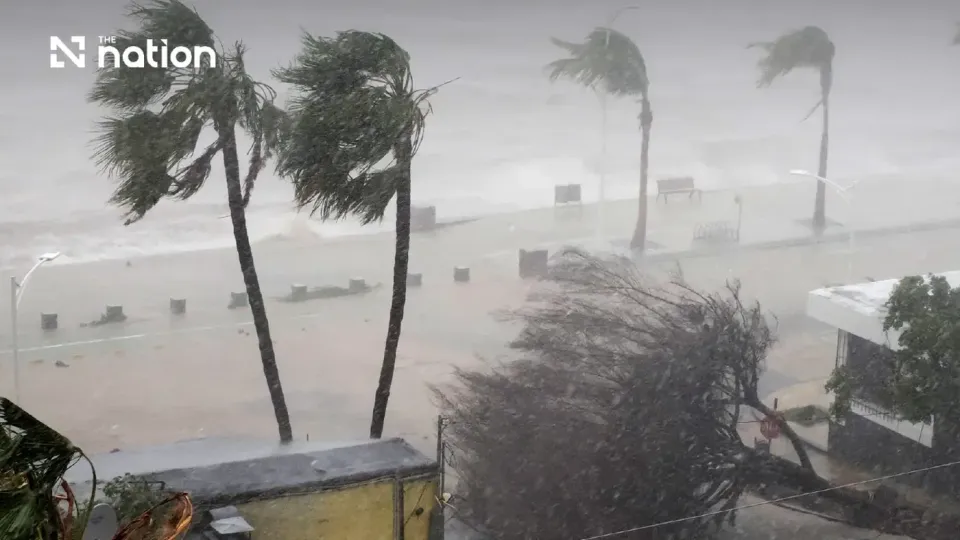 फुकेत में भारी बारिश और समुद्र में ऊंची लहरों का पूर्वानुमान