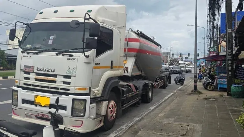 Aucune poursuite engagée après qu’une roue de camion-remorque a grièvement blessé une motocycliste à Phuket