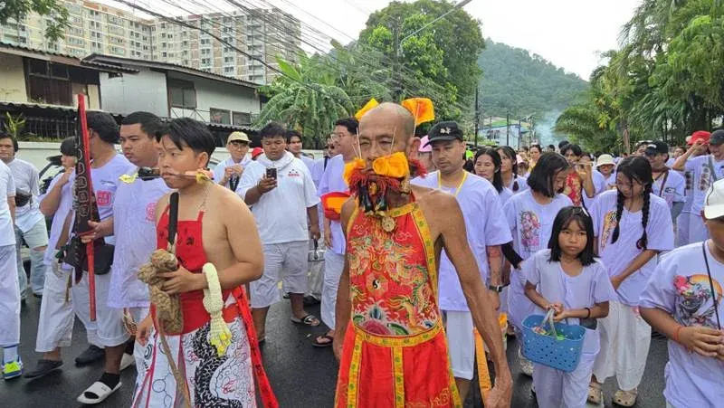 Les processions de divinités de Sapam et Bang Khu attirent les foules à Phuket Town