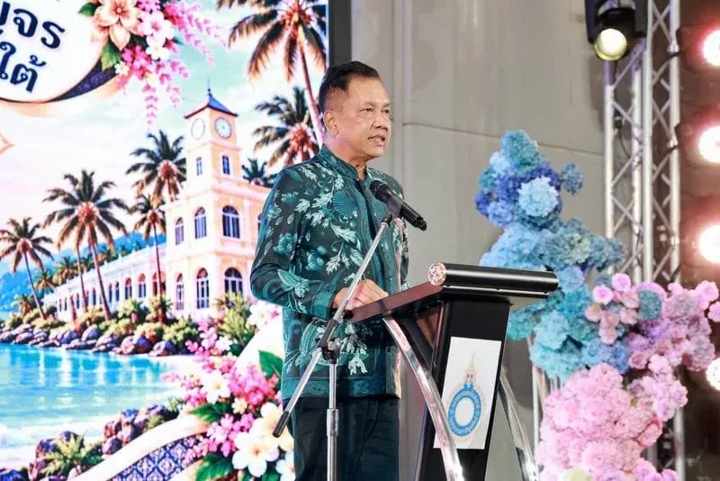 Phuket gathering awards 68 scholarships to vulnerable students