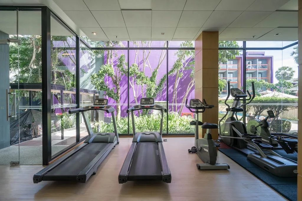 Holiday Inn Exp Patong Beach Ce hotel photo