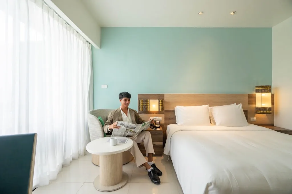 Holiday Inn Exp Patong Beach Ce hotel photo