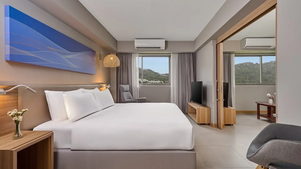 Mercure Phuket Patong Journeyhub hotel photo